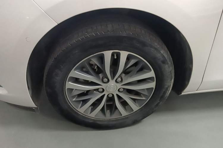 Used Buick GL8 2020 ES Land Cruiser 653T Luxury Edition Left Front Wheel Hub