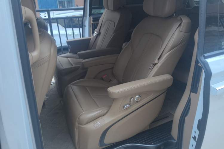 Used Buick GL8 2020 ES Land Cruiser 653T Flagship Model Left Rear Seat