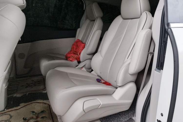 Used Buick GL8 2020 Land Business Class 652T Luxury Model Left Rear Seat