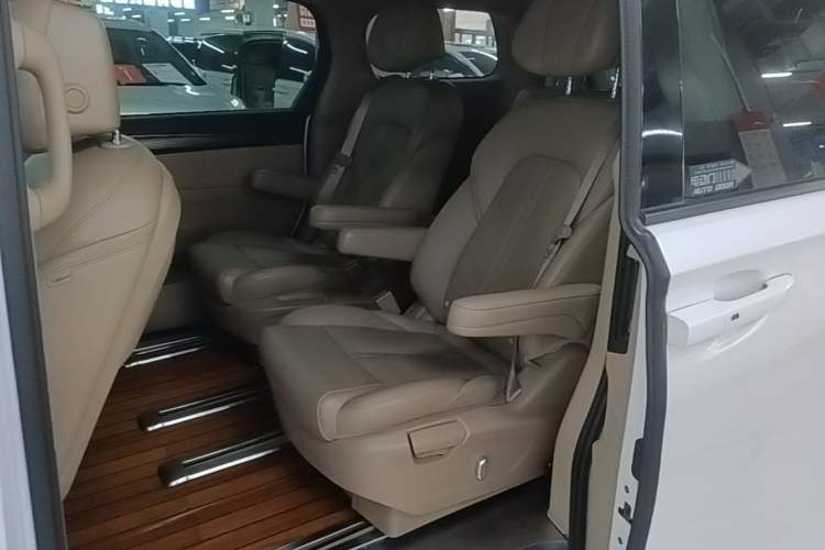 Used Buick GL8 2020 ES Land Cruiser 653T Luxury Edition Left Rear Seat