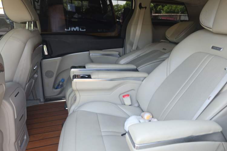 Used Buick GL8 2020 Land Business Class 652T Premium Model Left Rear Seat
