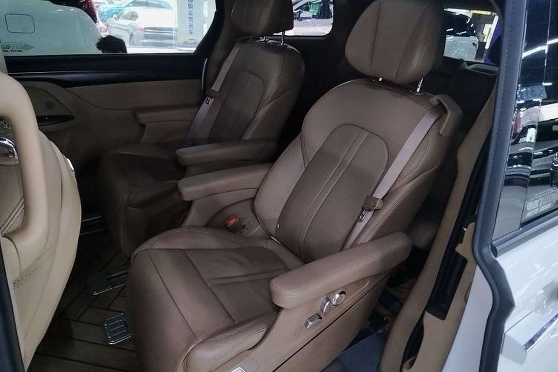 Used Buick GL8 2020 ES Land Cruiser 653T Flagship Model Left Rear Seat