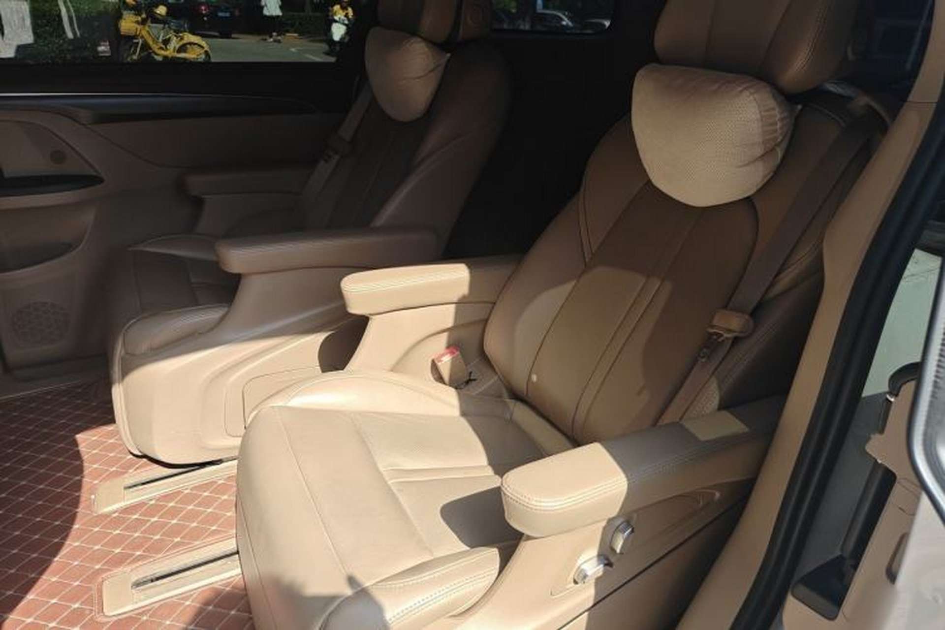 Used Buick GL8 2020 ES Land Cruiser 653T Luxury Model Left Rear Seat