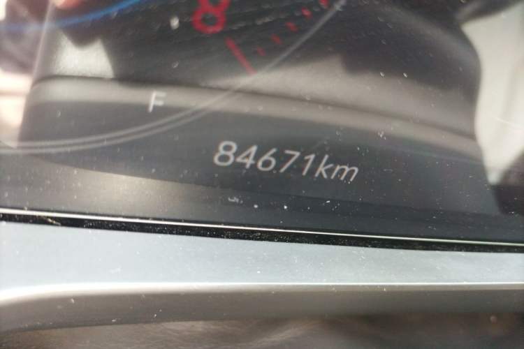 Used Buick GL8 2020 ES Land Cruiser 653T Comfort Edition Odometer Close Up