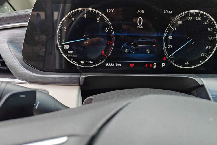 Used Buick GL8 2020 ES Land Cruiser 653T Comfort Edition Odometer Close Up