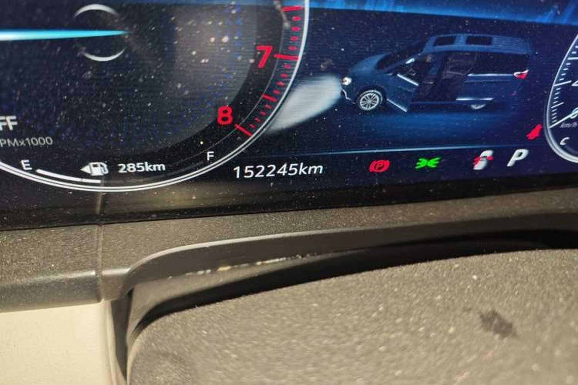 Used Buick GL8 2020 ES Land Cruiser 653T Comfort Edition Odometer Close Up