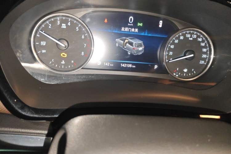 Used Buick GL8 2020 Land Business Class 652T Luxury Model Odometer Close Up