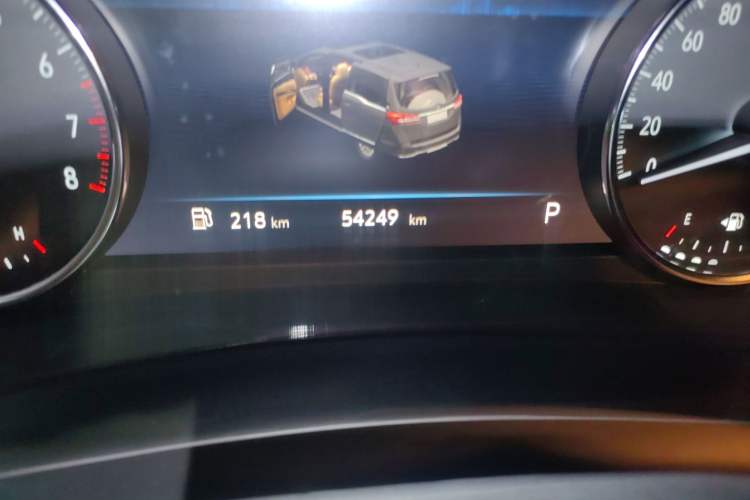 Used Buick GL8 2020 Land Business Class 652T Luxury Model Odometer Close Up