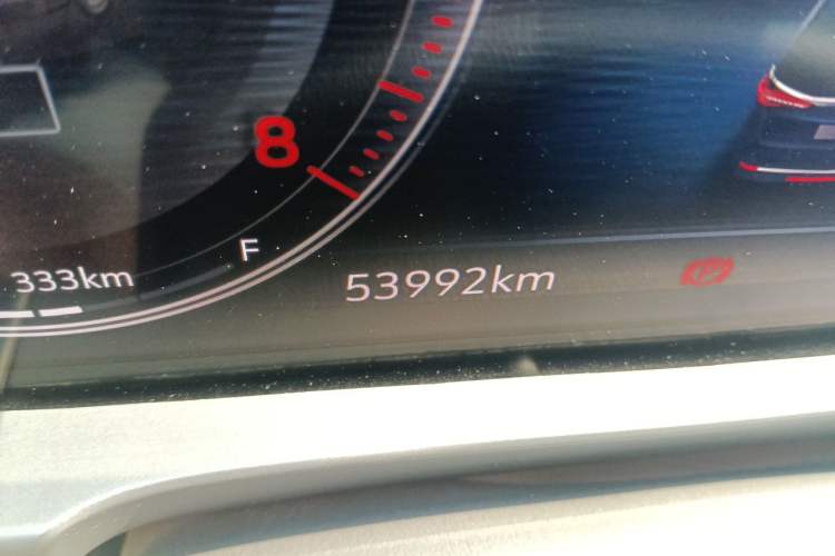 Used Buick GL8 2020 ES Land Cruiser 653T Comfort Edition Odometer Close Up