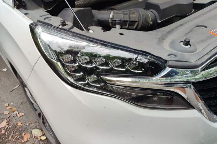 Used Buick GL8 2020 ES Land Cruiser 653T Luxury Edition Right Front Headlight