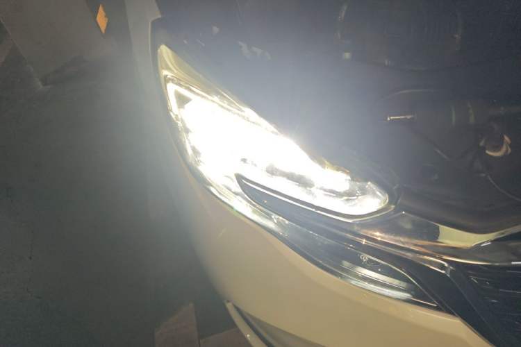 Used Buick GL8 2020 ES Land Cruiser 653T Comfort Edition Right Front Headlight