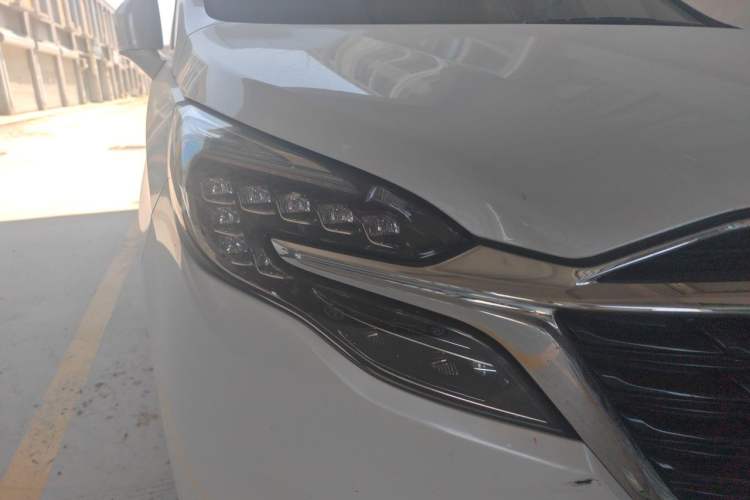 Used Buick GL8 2020 ES Land Cruiser 653T Luxury Model Right Front Headlight