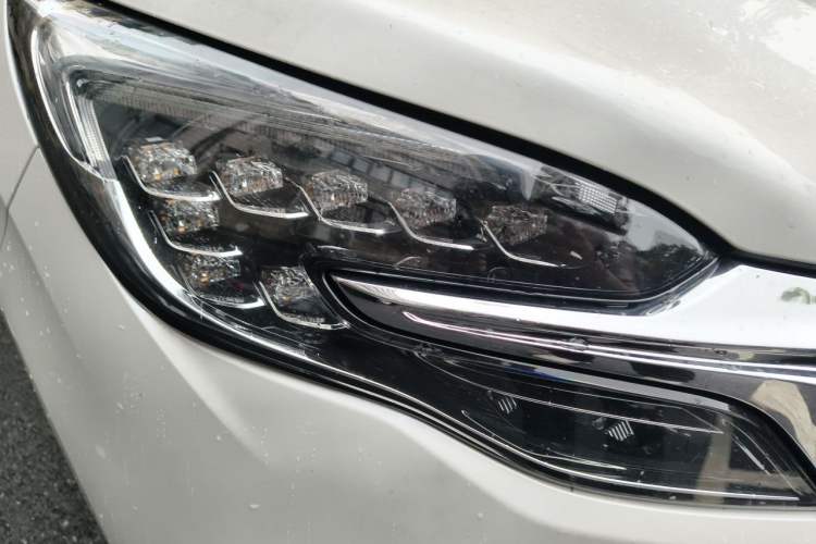 Used Buick GL8 2020 ES Land Cruiser 653T Comfort Edition Right Front Headlight
