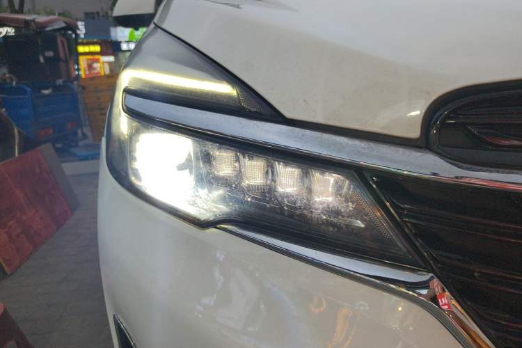 Used Buick GL8 2020 Land Cruiser Executive Class 652T Comfort Model Right Front Headlight