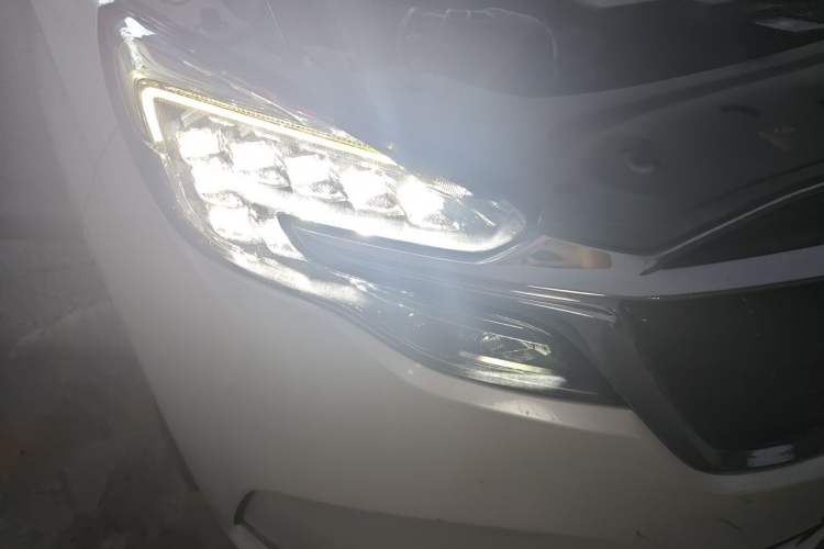 Used Buick GL8 2020 ES Land Cruiser 653T Comfort Edition Right Front Headlight