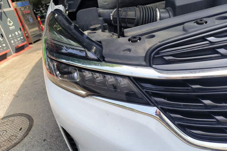 Used Buick GL8 2020 Land Business Class 652T Luxury Model Right Front Headlight