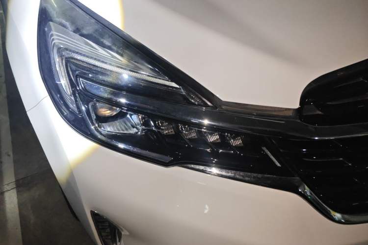 Used Buick GL8 2020 Land Business Class 652T Luxury Model Right Front Headlight