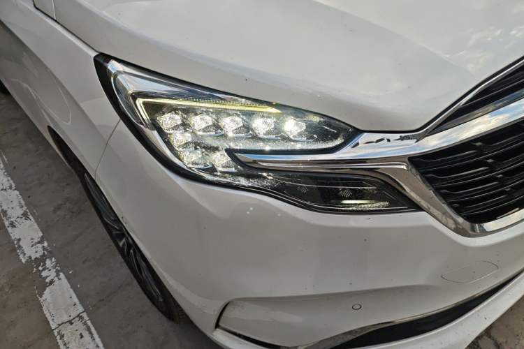 Used Buick GL8 2020 ES Land Cruiser 653T Luxury Model Right Front Headlight