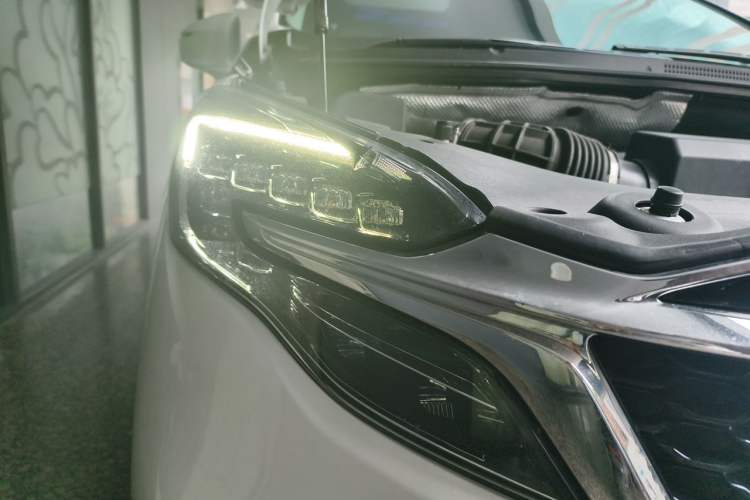 Used Buick GL8 2020 ES Land Cruiser 653T Comfort Edition Right Front Headlight