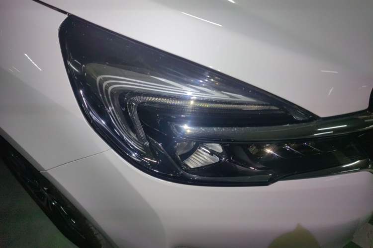 Used Buick GL8 2020 Land Business Class 652T Luxury Model Right Front Headlight