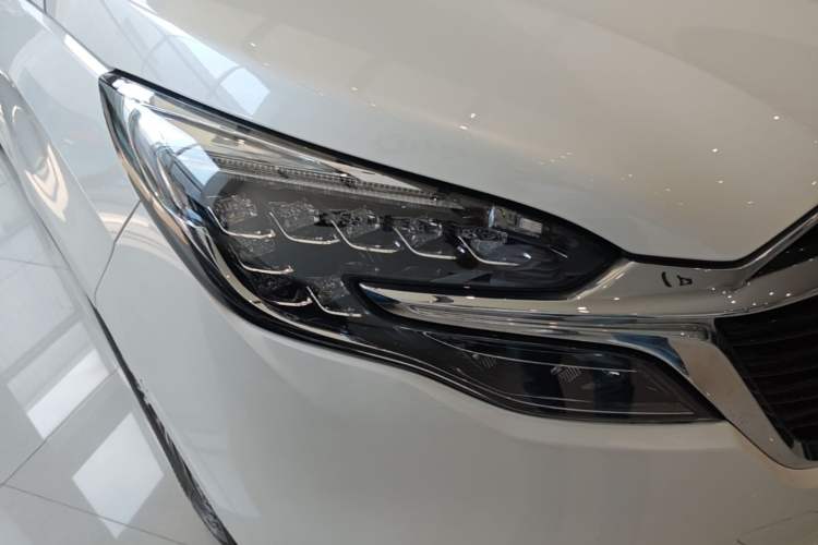 Used Buick GL8 2020 ES Land Cruiser 653T Luxury Model Right Front Headlight