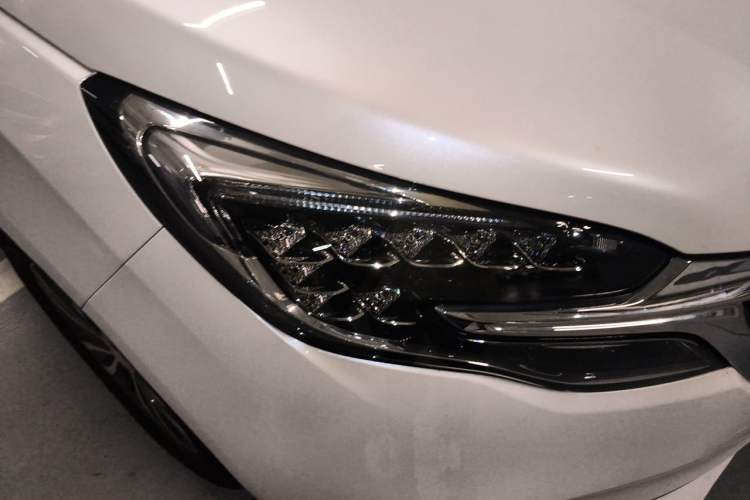 Used Buick GL8 2020 ES Land Cruiser 653T Comfort Edition Right Front Headlight