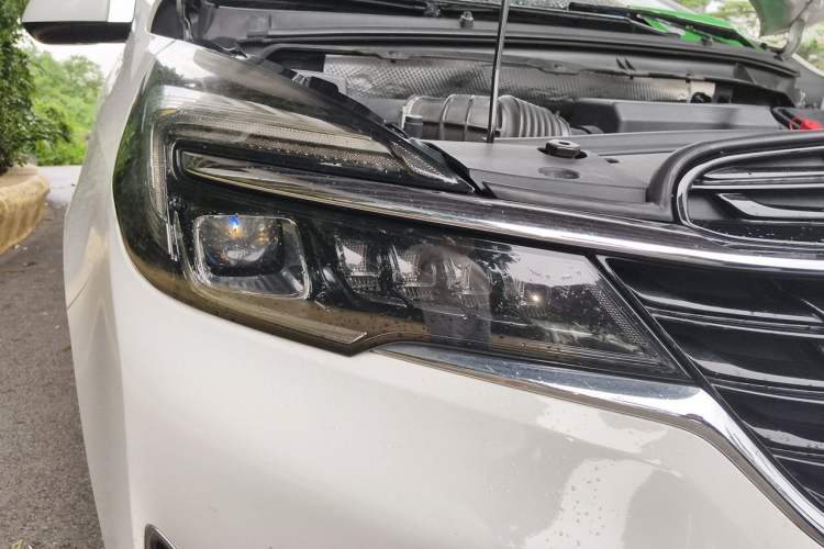 Used Buick GL8 2020 Land Business Class 652T Luxury Model Right Front Headlight