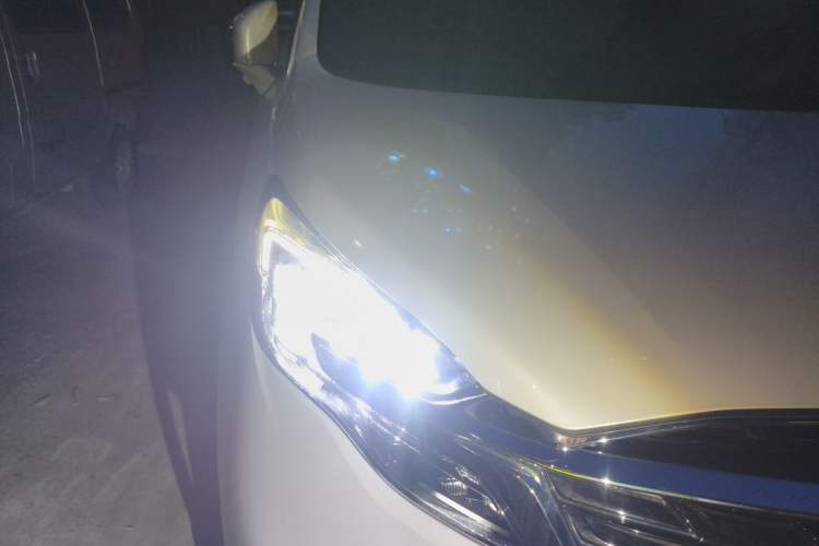 Used Buick GL8 2020 ES Land Cruiser 653T Comfort Edition Right Front Headlight