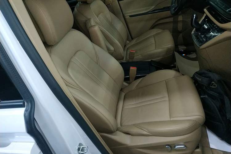 Used Buick GL8 2020 ES Land Cruiser 653T Luxury Edition Right Front Seat
