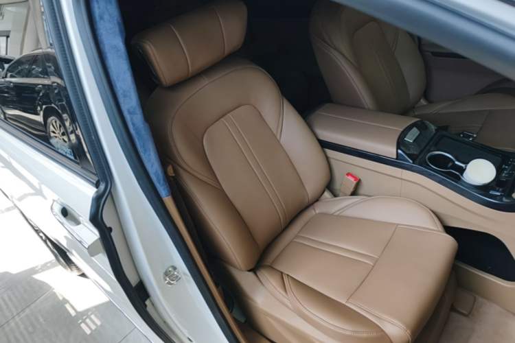 Used Buick GL8 2020 ES Land Cruiser 653T Smart Flagship Model Right Front Seat