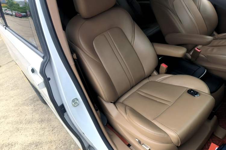 Used Buick GL8 2020 ES Land Cruiser 653T Flagship Model Right Front Seat