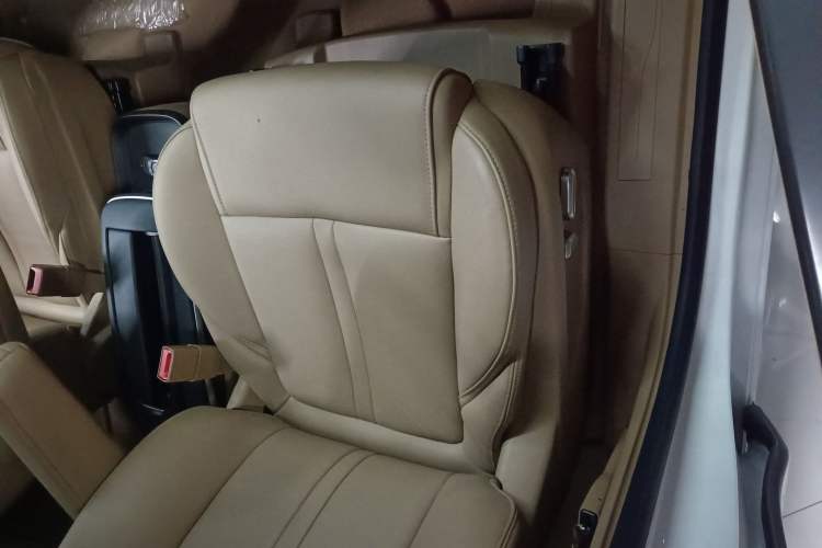 Used Buick GL8 2020 ES Land Cruiser 653T Luxury Edition Right Front Seat
