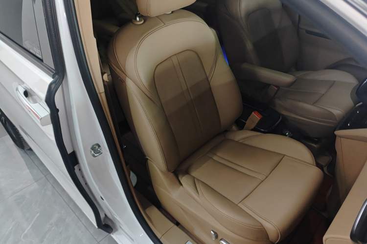 Used Buick GL8 2020 ES Land Cruiser 653T Smart Flagship Model Right Front Seat