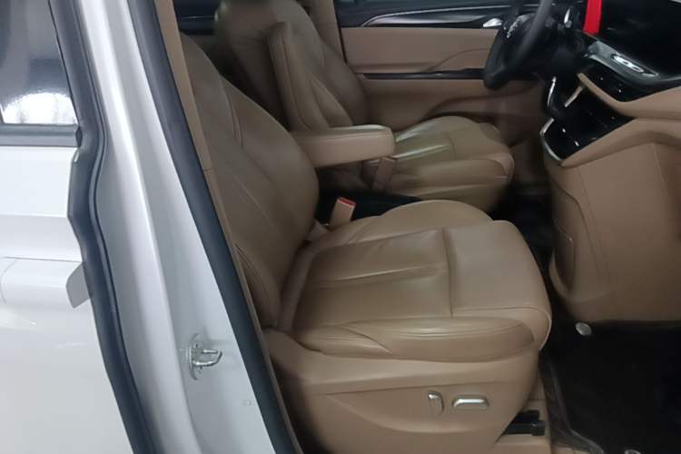 Used Buick GL8 2020 ES Land Cruiser 653T Luxury Edition Right Front Seat