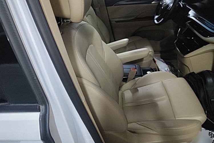 Used Buick GL8 2020 ES Land Cruiser 653T Luxury Model Right Front Seat