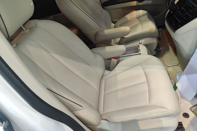 Used Buick GL8 2020 Land Business Class 652T Luxury Model Right Front Seat