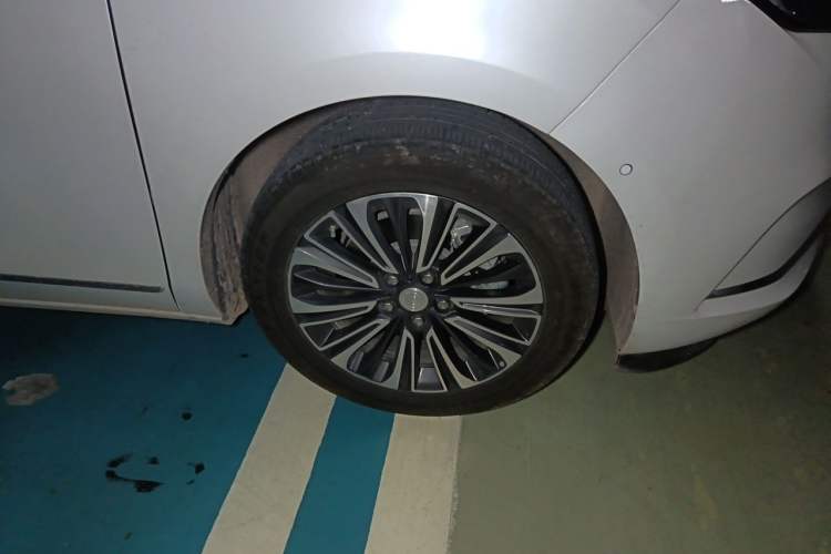Used Buick GL8 2020 ES Land Cruiser 653T Flagship Model Right Front Wheel Hub