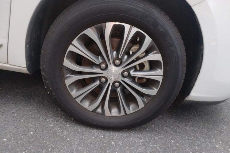 Used Buick GL8 2020 Land Business Class 652T Premium Model Right Front Wheel Hub