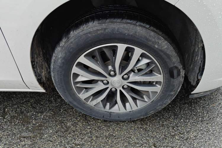 Used Buick GL8 2020 ES Land Cruiser 653T Comfort Edition Right Front Wheel Hub