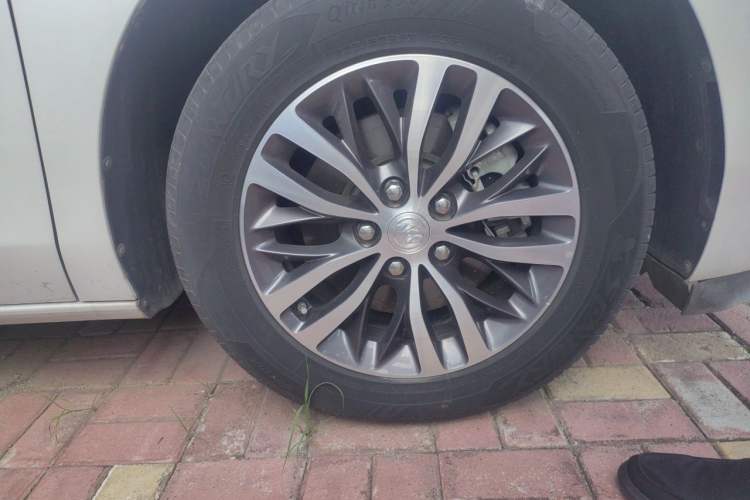 Used Buick GL8 2020 ES Land Cruiser 653T Comfort Edition Right Front Wheel Hub