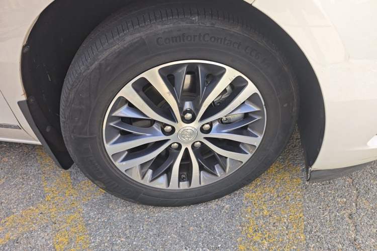 Used Buick GL8 2020 ES Land Cruiser 653T Comfort Edition Right Front Wheel Hub
