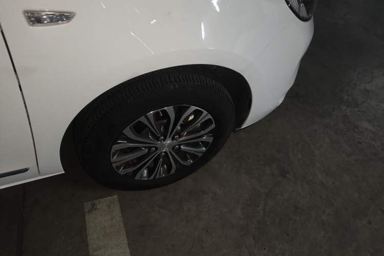 Used Buick GL8 2020 Land Business Class 652T Luxury Model Right Front Wheel Hub