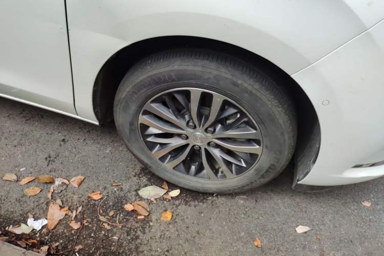 Used Buick GL8 2020 ES Land Cruiser 653T Luxury Edition Right Front Wheel Hub
