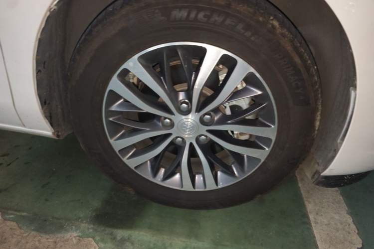 Used Buick GL8 2020 ES Land Cruiser 653T Comfort Edition Right Front Wheel Hub
