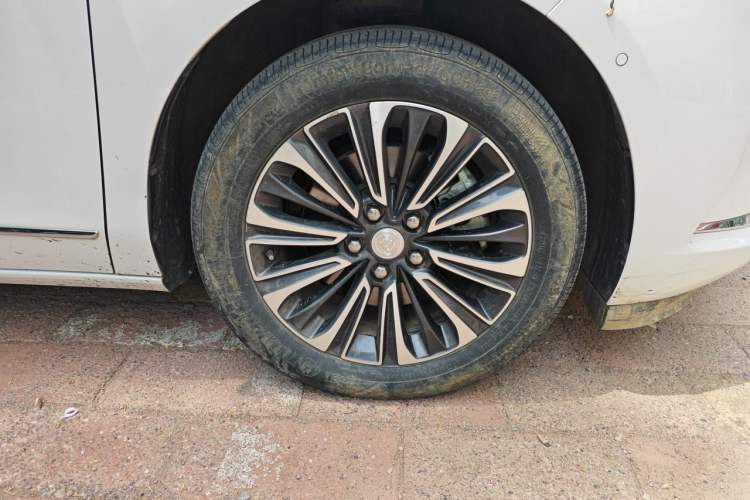 Used Buick GL8 2020 ES Land Cruiser 653T Flagship Model Right Front Wheel Hub