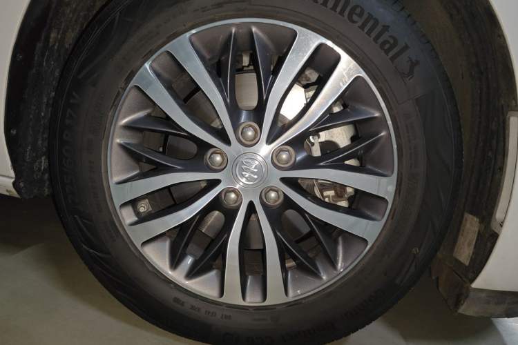 Used Buick GL8 2020 ES Land Cruiser 653T Comfort Edition Right Front Wheel Hub