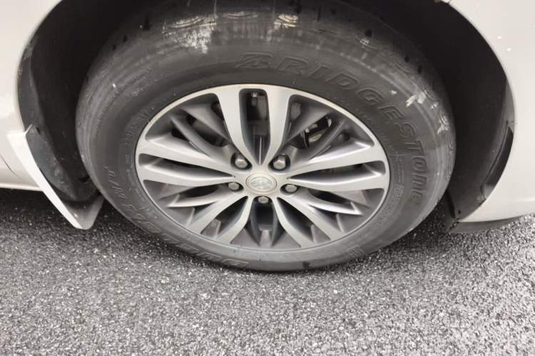 Used Buick GL8 2020 ES Land Cruiser 653T Comfort Edition Right Front Wheel Hub
