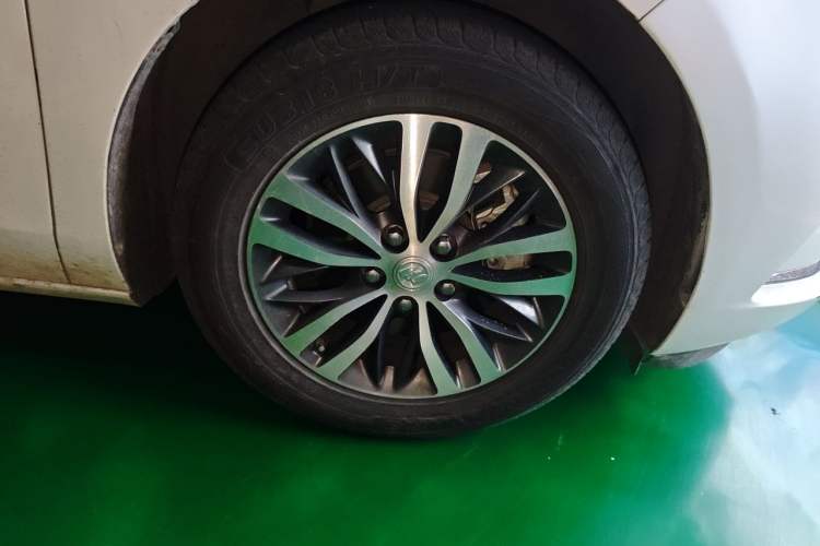 Used Buick GL8 2020 ES Land Cruiser 653T Comfort Edition Right Front Wheel Hub