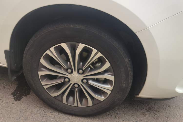 Used Buick GL8 2020 Land Business Class 652T Luxury Model Right Front Wheel Hub
