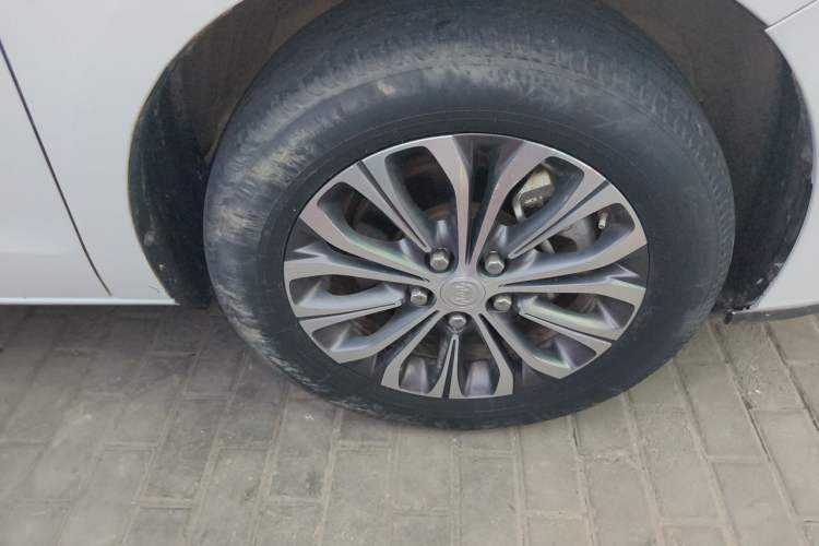 Used Buick GL8 2020 Land Cruiser Executive Class 652T Comfort Model Right Front Wheel Hub